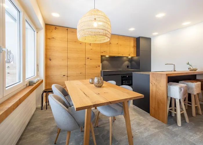 Homes - Val Signina 7-12 *